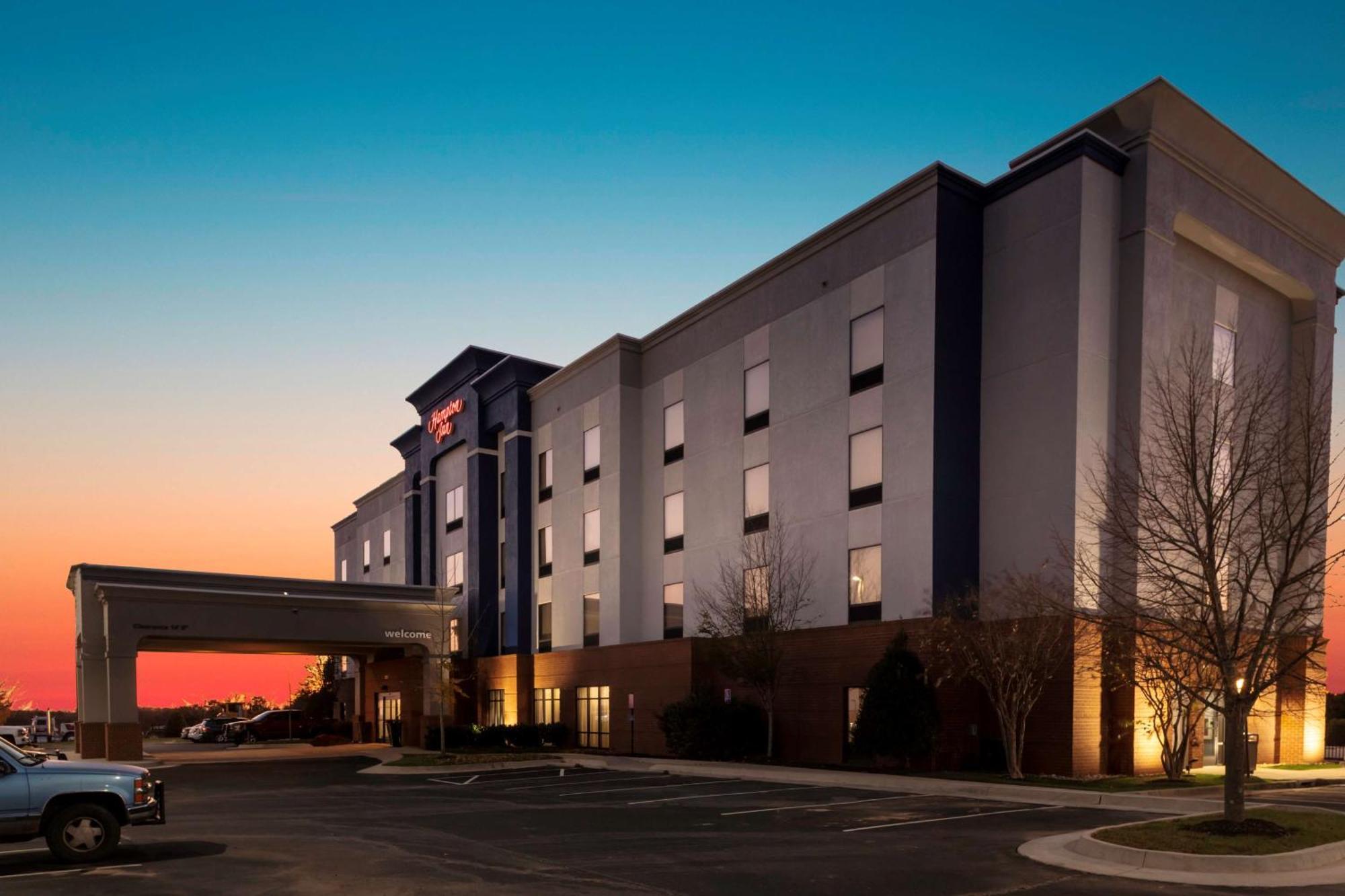 Hampton Inn Gretna - Smith Mountain Lake Exterior photo