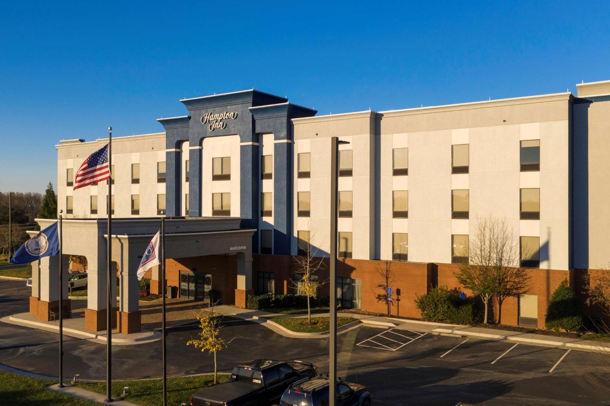 Hampton Inn Gretna - Smith Mountain Lake Exterior photo